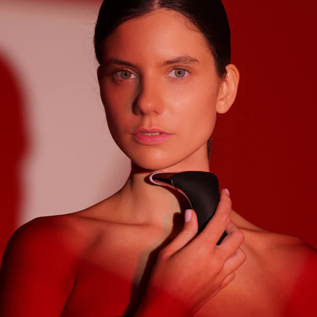 Masseur visage et nuque Orgezz™ en utilisation